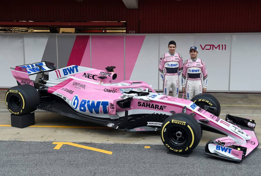 Mancavano solo Toro Rosso e Force India: a Montmel, sede dei primi test stagionali, le due vetture si sono svelate ai fotografi. Ecco le immagini di box del circuito spagnolo. In queste prime immagini ecco la Force India svelata dai piloti Sergio Perez ed Esteban Ocon. Getty